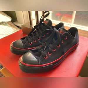 Converse All Star - Women’s 8 - Black/Red